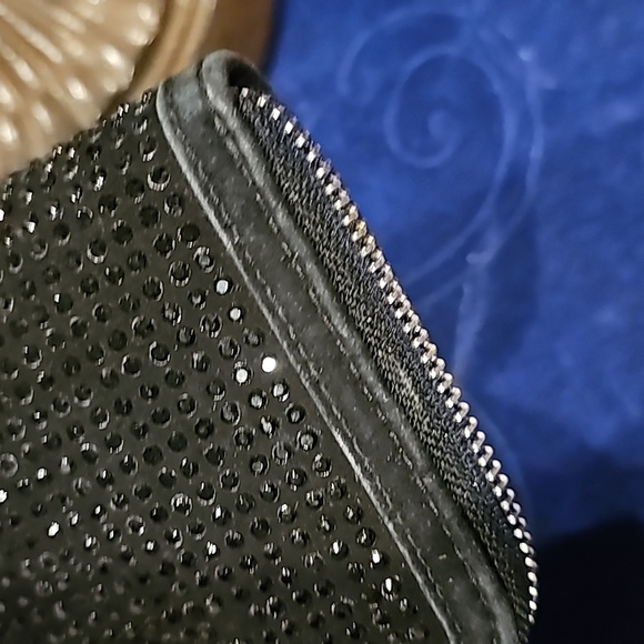 TORY BURCH DIAMOND STUDDED ZIP WALLET - Picture 8 of 8